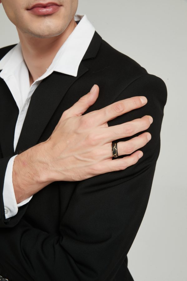 Men's Gold Flowing Black Ring - Image 3