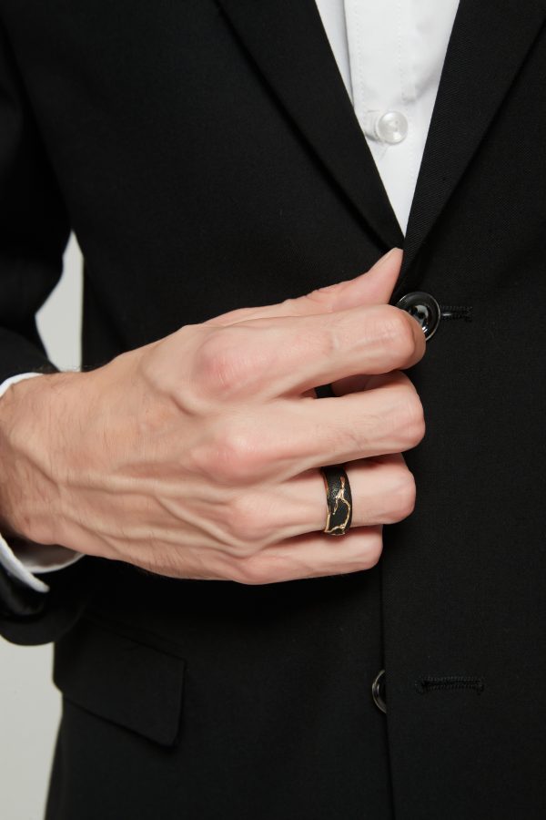 Men's Gold Flowing Black Ring - Image 2